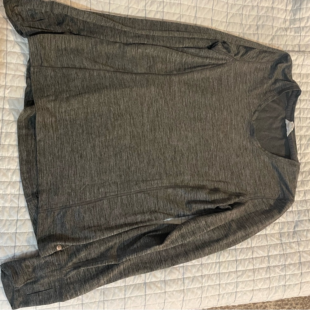 Well calm long sleeve work out top.
Size M.  With thumb holes 
New conditions